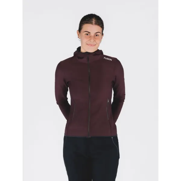 Stilfuld og funktionel Women's Recharge Hoodie med lynlås, opkradset fleece og unik isoleringsevne. Perfekt til aktive kvinder, der søger komfort og stil i farven Aubergine