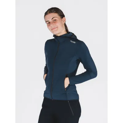 Stilfuld og funktionel Women's Recharge Hoodie med lynlås, opkradset fleece og unik isoleringsevne. Perfekt til aktive kvinder, der søger komfort og stil i farven Blue