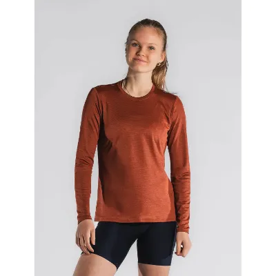 Rustfarvet Fusion Women's Technical Merino 150 LS er den perfekte blanding af funktionalitet og komfort. Den innovative to-sidet metervare kombinerer merinoulds naturlige egenskaber med polyesters slidstærke kvaliteter for en alsidig trøje, ideel til hverdagsbrug og træning.