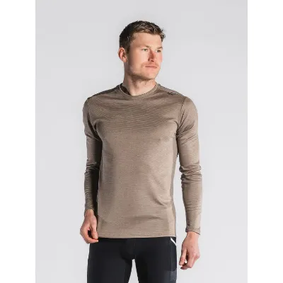 Sandfarvet Fusion Men's Technical Merino 150 LS er den ultimative trøje, der kombinerer merinoulds naturlige egenskaber med polyesters slidstærke kvaliteter. Den innovative to-sidet metervare giver dig en trøje, der er ideel til både hverdagsbrug og træning.