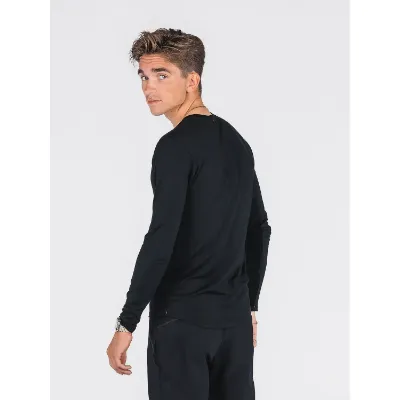 Sort Casual og varm long sleeve af merinould til mænd i den allerbedste kvalitet med 100% mulesing-free merinould. Med optimal temperaturregulering og selvrensende egenskaber holder denne uld dig behageligt varm eller kølig, uanset vejret.