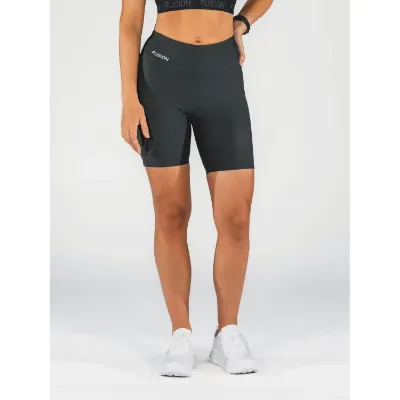 Fusion Women's Short Gym Tights er designet til at imødekomme selv de mest intense træningsbehov. Med en all-cover funktion på bagsiden og praktiske lommer er disse tights ideelle til funktionel træning og sikrer komfort og bevægelsesfrihed under alle øvelser i farven grey.