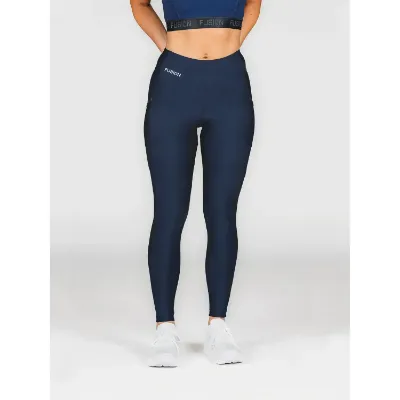 Fusion Women's Gym Tights er skabt til at give dig den ultimative træningsoplevelse. Med deres squat-proof design, funktionelle lommer og høje talje tilbyder disse tights komfort, bevægelighed og performance under alle dine workouts i farven night blue