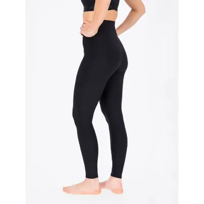 Fusion Pure Yoga Tights kombinerer ekstra høj talje, blødt børstet materiale og enestående pasform, der sikrer ultimativ komfort og bevægelsesfrihed under din yoga-praksis.