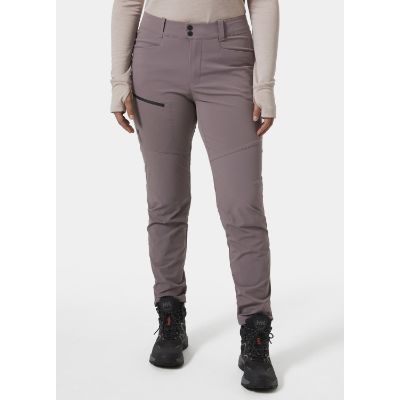  Helly Hansen Women’s Vika Tur Bukser 2.0. Disse bukser kombinerer holdbarhed med komfort, med forstærkede paneler og praktiske detaljer såsom justerbare bundben og håndlommer. Oplev ultimativ bevægelsesfrihed og pålidelig beskyttelse mod elementerne, uden at gå på kompromis med stilen. i farven shadow grey som er en lys blommefarve