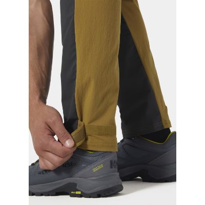 Helly Hansens Men’s Vika Tur Pants 2.0. Med ergonomisk formede knæ og et indstikket skridt tilbyder disse bukser en enestående bevægelsesfrihed og komfort. Praktiske håndlommer og en lynlåslomme på låret.