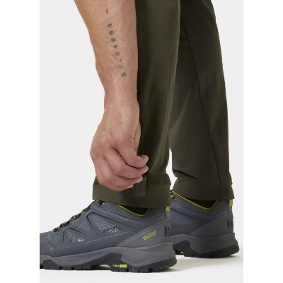 Helly Hansens Men’s Vika Tur Pants 2.0. Med ergonomisk formede knæ og et indstikket skridt tilbyder disse bukser en enestående bevægelsesfrihed og komfort. Praktiske håndlommer og en lynlåslomme på låret.