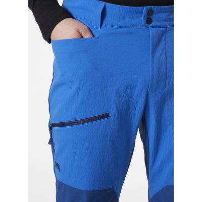 Helly Hansens Men’s Vika Tur Pants 2.0. Med ergonomisk formede knæ og et indstikket skridt tilbyder disse bukser en enestående bevægelsesfrihed og komfort. Praktiske håndlommer og en lynlåslomme på låret.