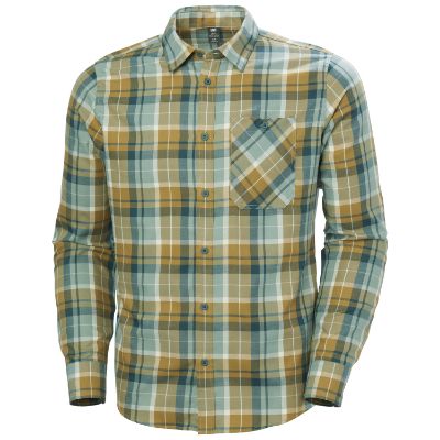 Helly Hansen Men’s Aker Flannel Long Sleeve Shirt. Med en regelmæssig pasform, justerbare manchetter og darts på bagsiden af skuldrene til forbedret mobilitet. Den er udstyret med en praktisk brystlomme og knappet front.